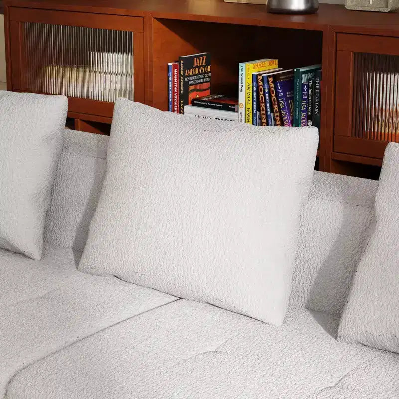 Canapé moderne Famapy en tissu moelleux beige avec coussins assortis : confort et style pour votre intérieur