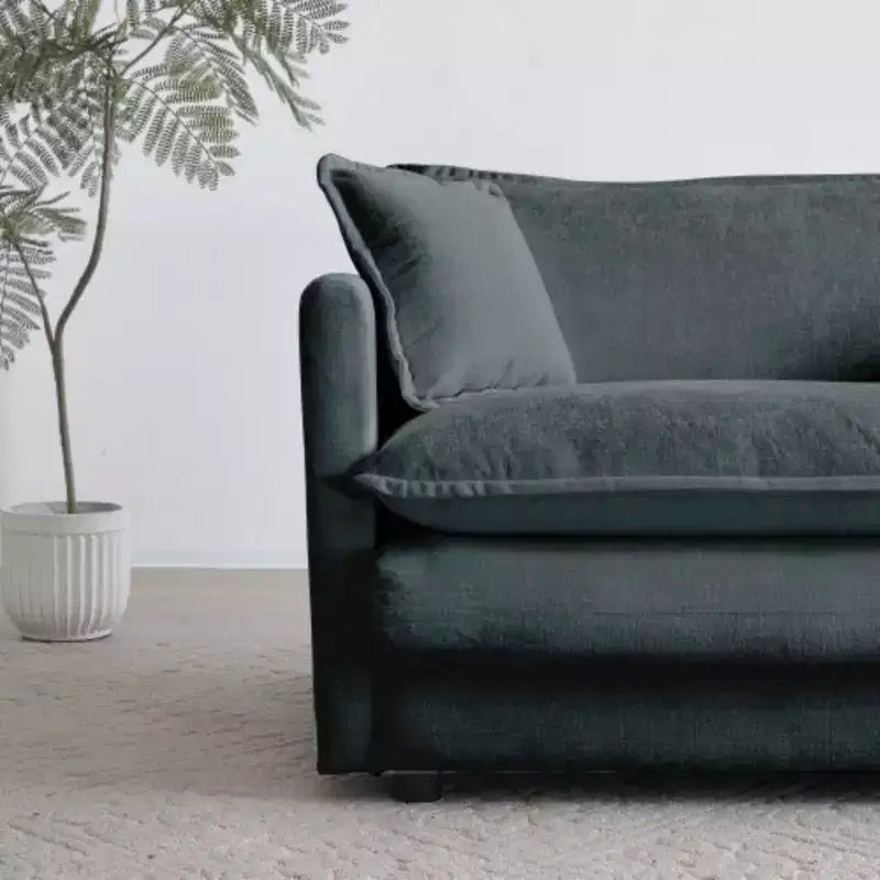 Upgrade Your Space: Mid-Century Modern 3-Seater - 5 Pillows for Maximum Comfort