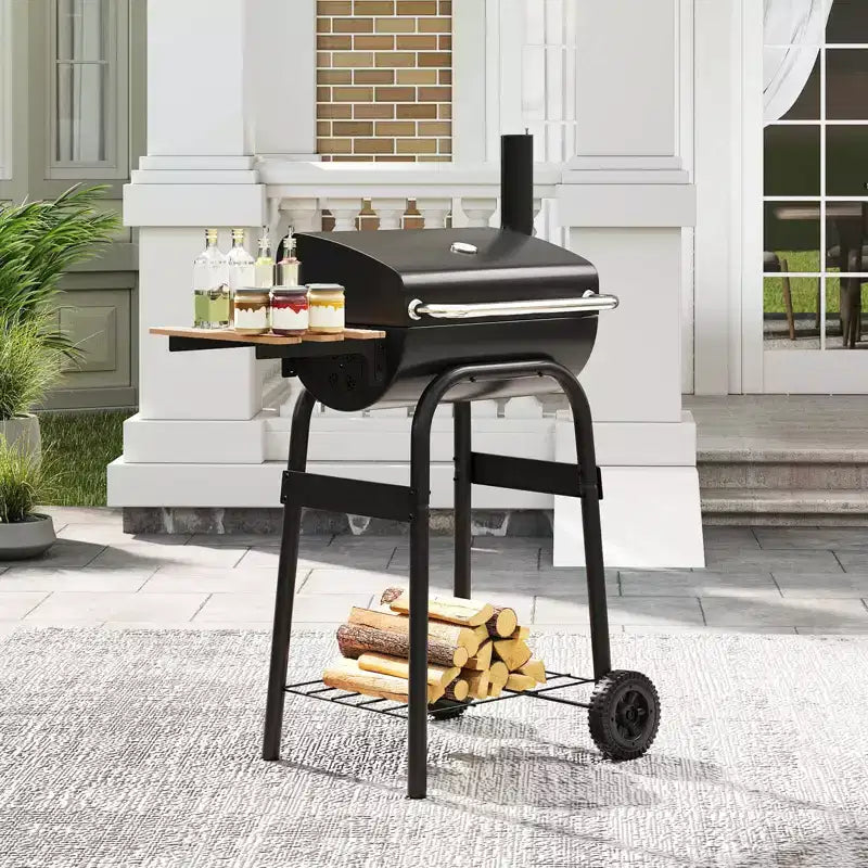 Barbecue au charbon Costway en forme de tonneau avec tablette latérale pliable, thermomètre intégré et étagère de rangement