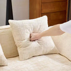 Canapé d'angle en chenille beige avec accoudoirs arrondis et 4 coussins Neutre, Douillet, Gain de place