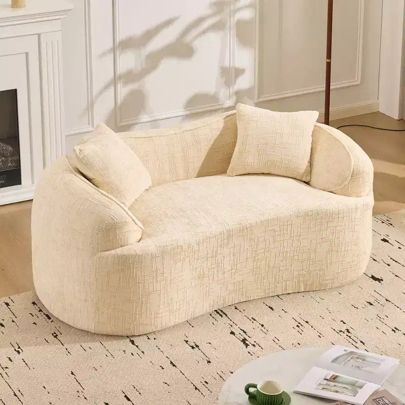 Canapé beige courbé 2 places avec accoudoirs et 2 coussins – Petit format, idéal pour toutes les pièces