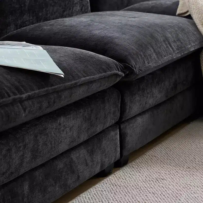 Karl Home | Canapé d'angle moderne Chellie 3 places en L avec accoudoirs et plateau capitonné, 305 cm de large, noir, avec pouf
