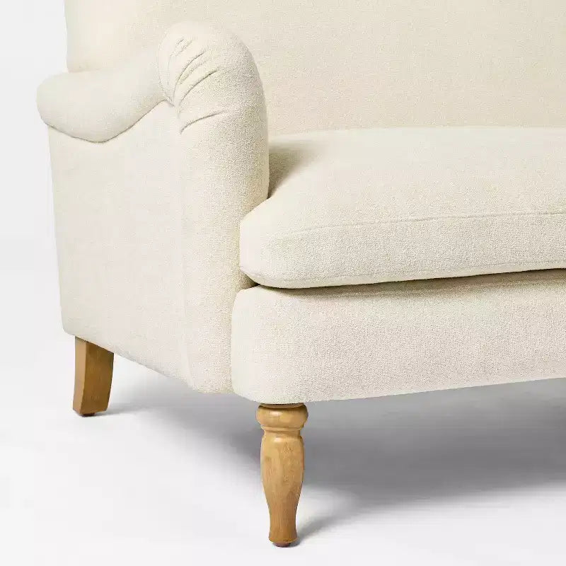 Canapé rembourré Kauri, naturel - Threshold™ conçu avec Studio McGee