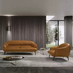 Canapé Leonia 168 cm en cuir cognac - Acme Furniture : pieds en métal contemporains, revêtement moelleux, quatre places