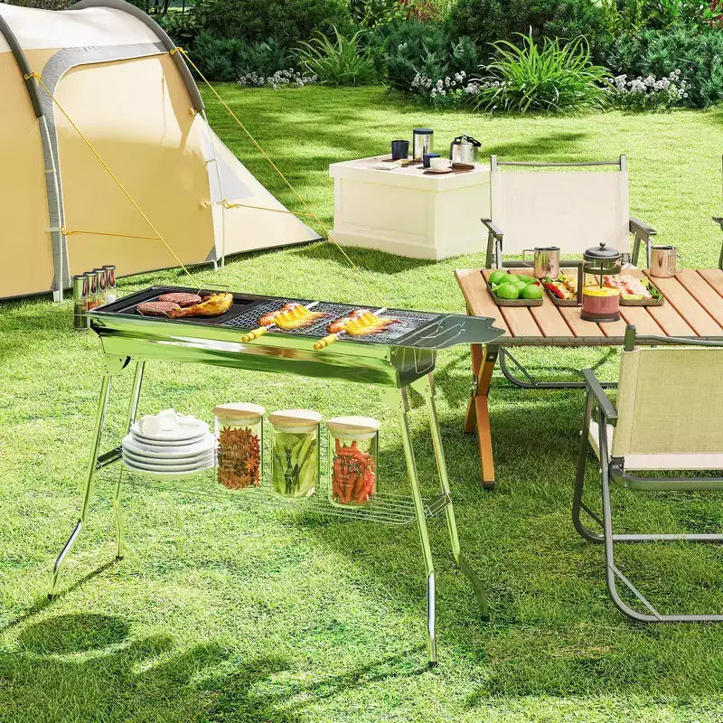 Barbecue portable au charbon Outsunny, barbecue d'extérieur pliant en acier inoxydable, barbecue pour le camping, les pique-niques et les voyages avec poêle, grille, étagères et crochets