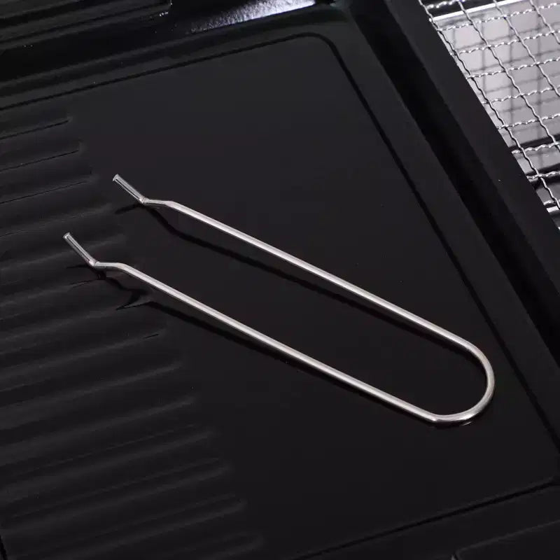 Barbecue portable au charbon Outsunny, barbecue d'extérieur pliant en acier inoxydable, barbecue pour le camping, les pique-niques et les voyages avec poêle, grille, étagères et crochets
