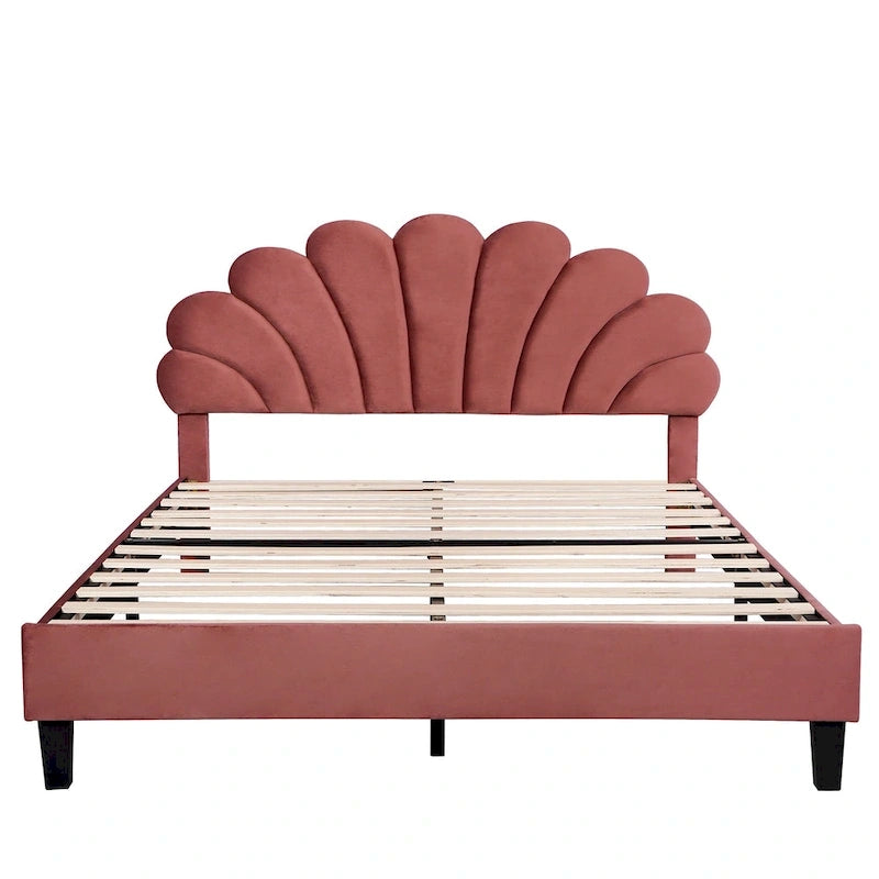 Lit plateforme tapissé de velours avec tête de lit à motif floral