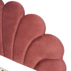 Lit plateforme tapissé de velours avec tête de lit à motif floral