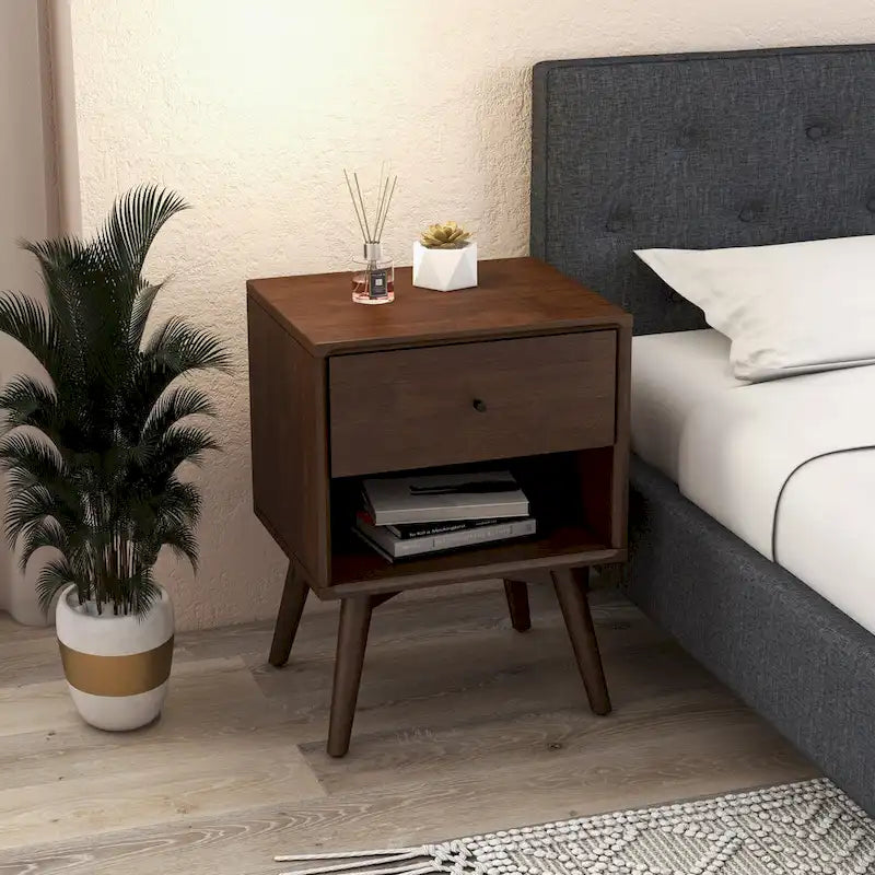 Table de chevet en noyer de style Mid-Century Modern