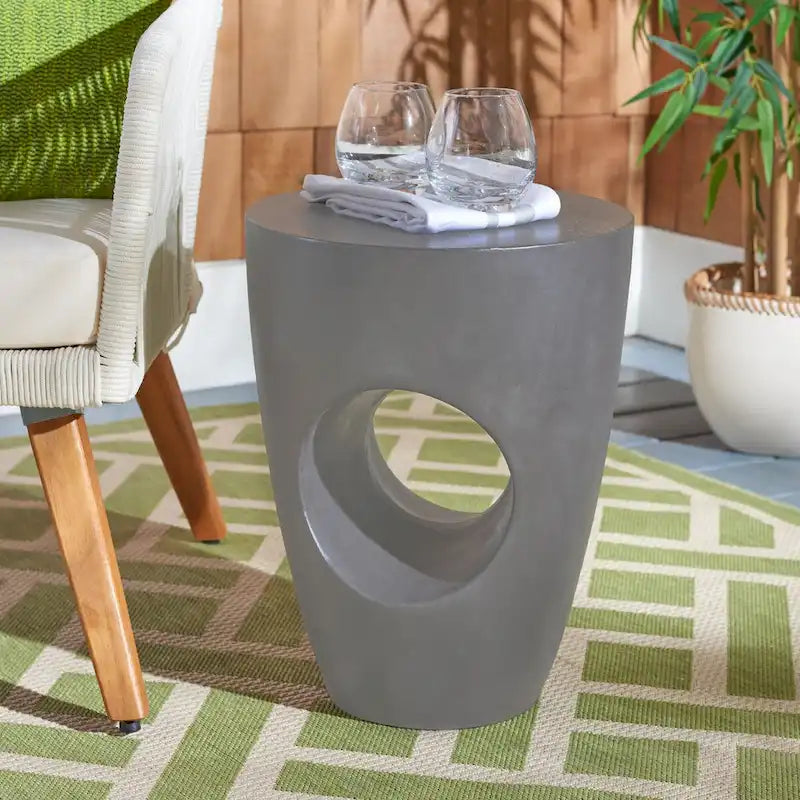 SAFAVIEH Hadil Concrete Indoor/ Outdoor Accent Table - 14.1 x 14.1 x 17.7 - 14Wx14Dx18H
