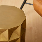 Table d'appoint ou tabouret d'appoint géométrique en or antique Glitzhome 17H - 14L x 14W x 17H
